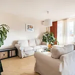 2Bdr Duplex Apartment With Parking