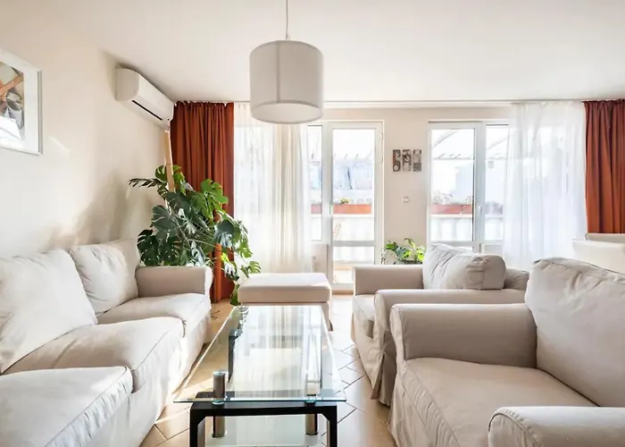 2Bdr Duplex Apartment With Parking